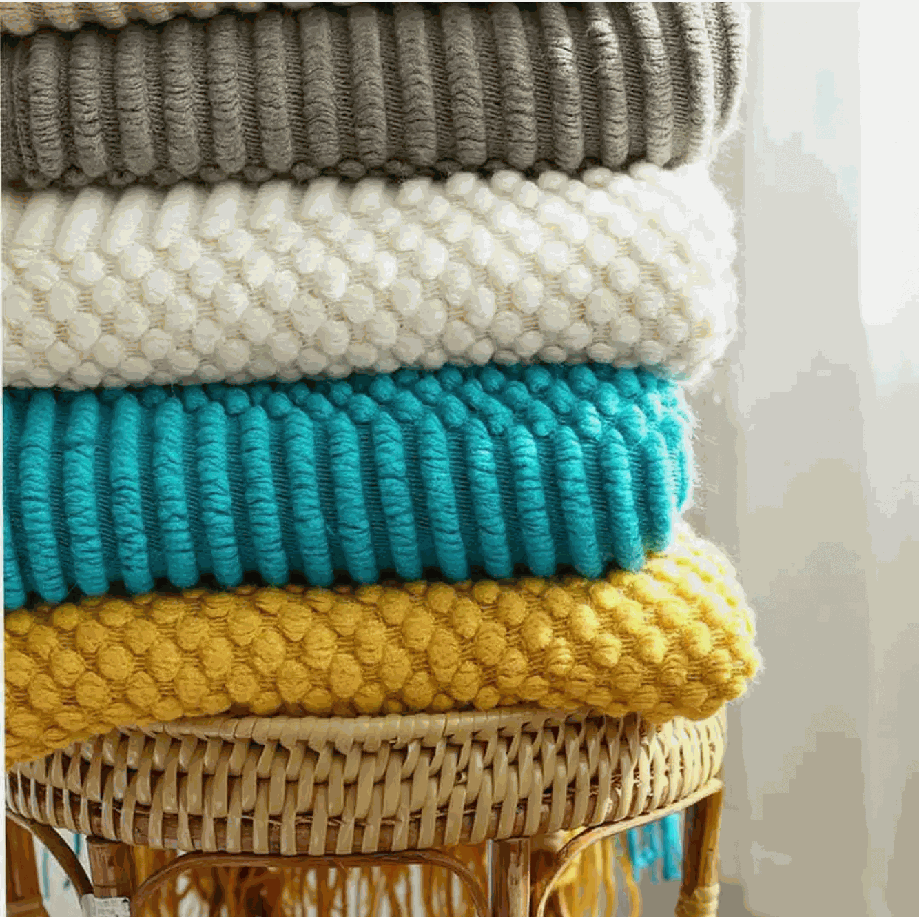 Knitted Throw Blanket – Lightweight Warmth, Instant Cosy Comfort